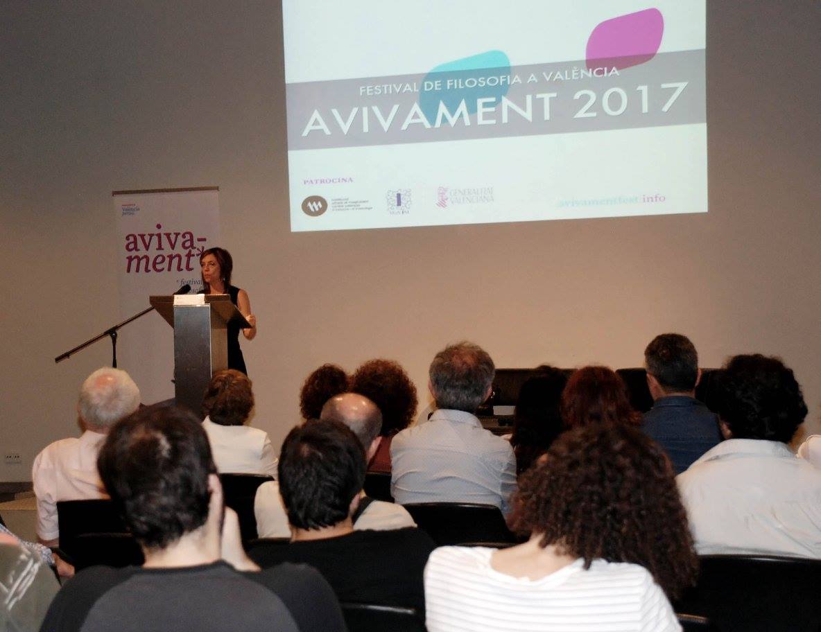 Vídeo de la conferencia de Laura Llevadot #Avivament2017